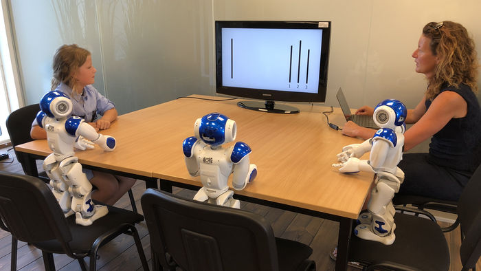 Roboter können auf Kinder sozialen Druck ausüben